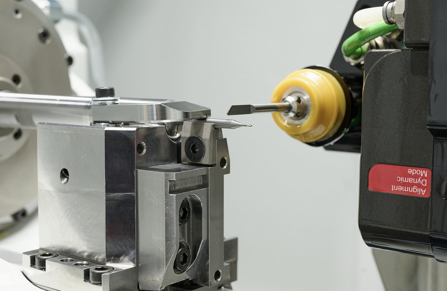 MicroX ULTRA: Industry-first micro tool grinding using nanometer resolution down to D0.03mm